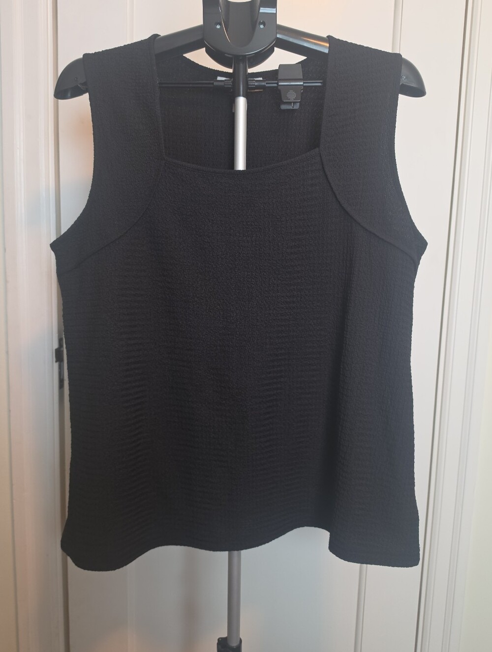 Women’s Emaline Black Textured Sleeveless Tank Top